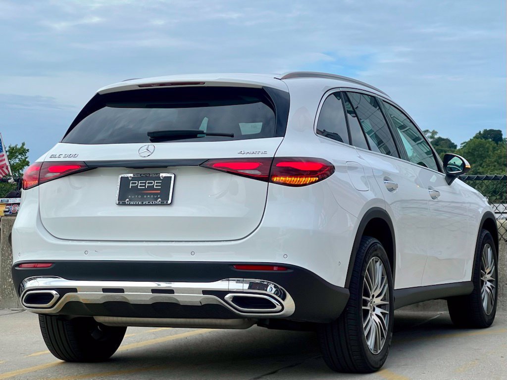 Used 2025 Mercedes-Benz GLC 300 4MATIC image 7