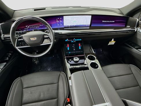 Used 2025 Cadillac Escalade ESV Premium Luxury image 25