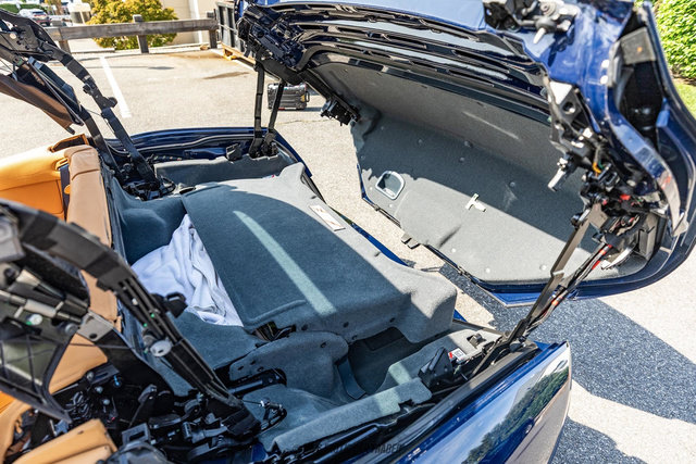 Used 2012 Ferrari California RWD image 52