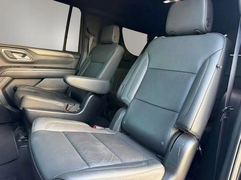 Used 2024 Chevrolet Suburban LT RWD image 12