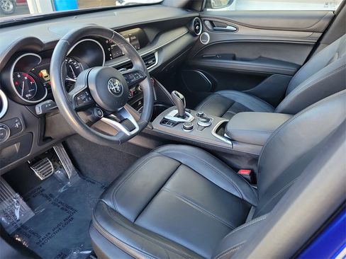 Used 2023 Alfa Romeo Stelvio Ti image 11
