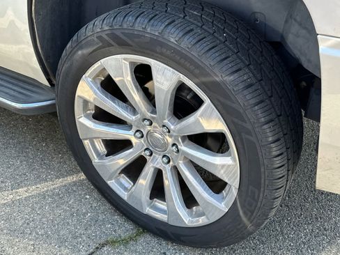 Used 2011 Cadillac Escalade 2WD image 22