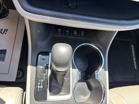 Used 2015 Toyota Highlander Limited w/ Driver Technology Package AWD/4WD image 18