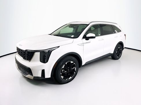 Used 2024 Kia Sorento S image 3