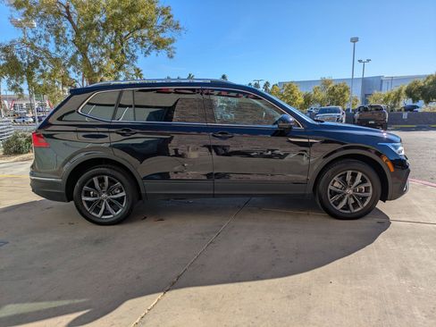 Used 2022 Volkswagen Tiguan SE image 6