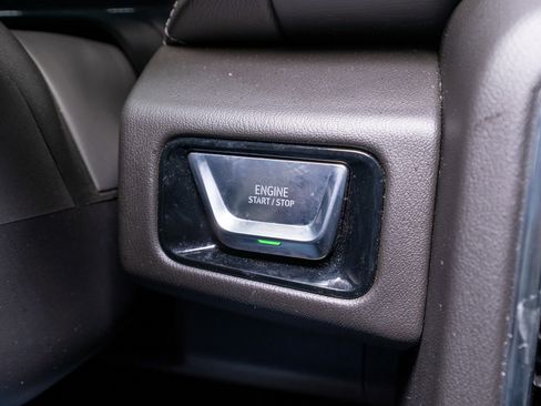 Used 2025 GMC Yukon XL Denali image 30