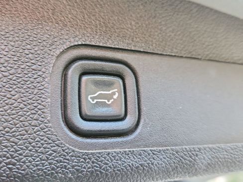 Used 2014 Chevrolet Suburban LT w/ Luxury Package image 12