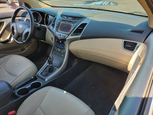 Used 2014 Hyundai Elantra Limited w/ Option Group 03 FWD image 13