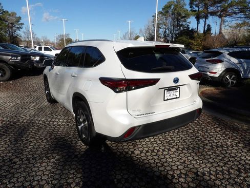 Used 2022 Toyota Highlander XLE image 7