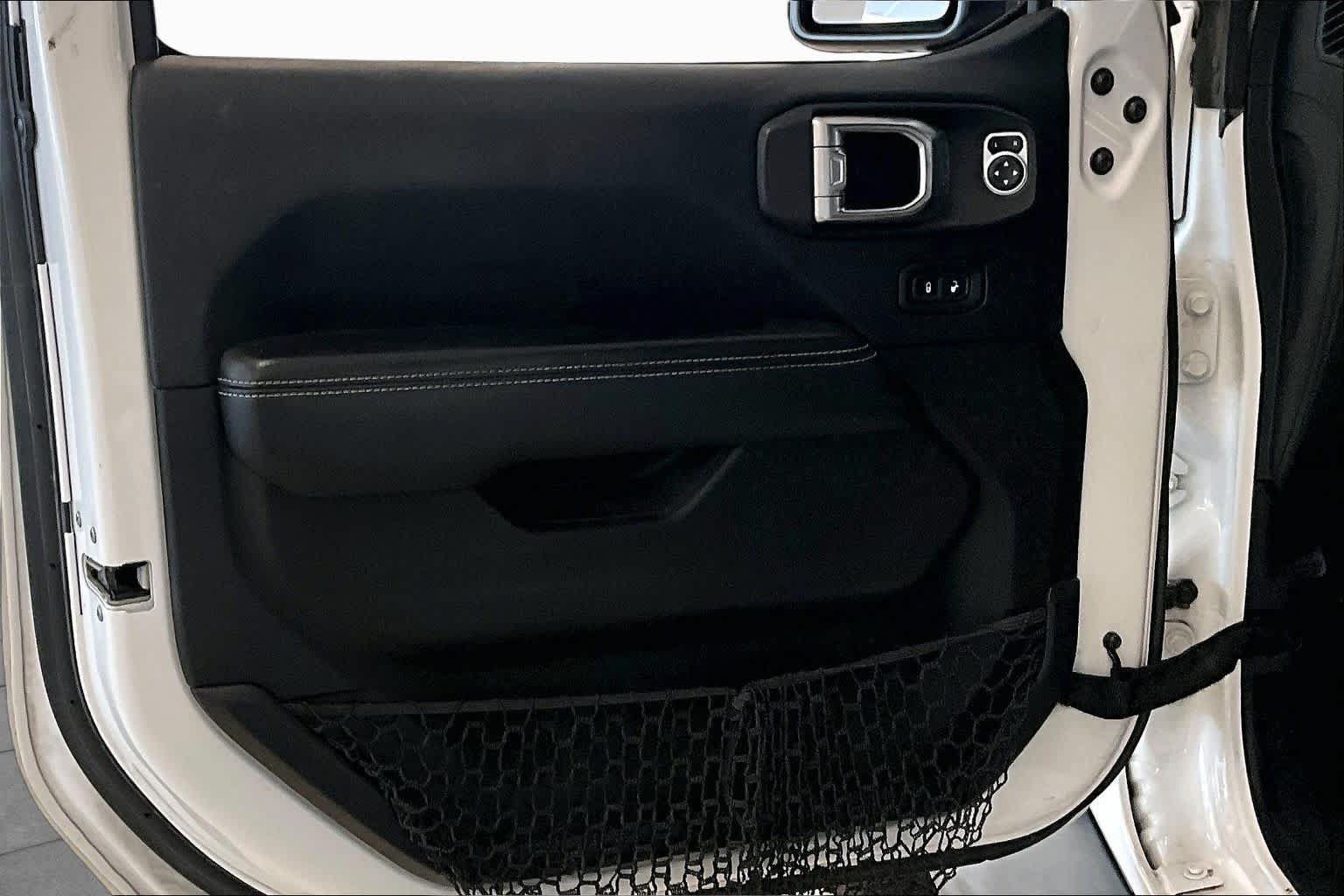 Used 2018 Jeep Wrangler Unlimited Sahara w/ LED Lighting Group AWD/4WD image 19