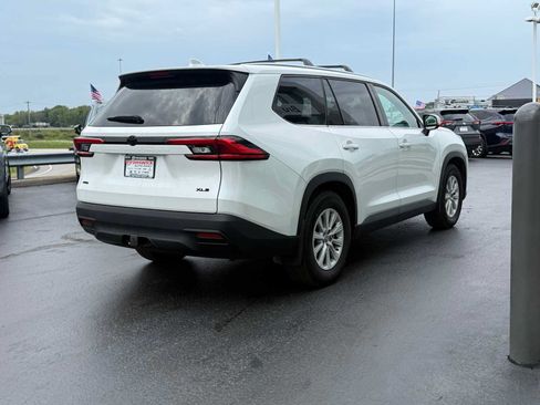 Used 2024 Toyota Grand Highlander AWD image 4