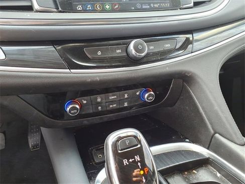 Used 2021 Buick Enclave Essence image 18