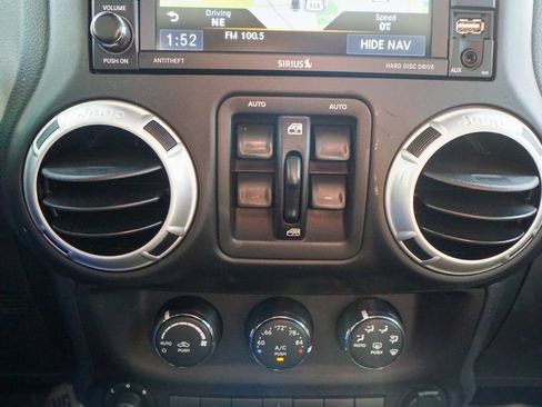 Used 2016 Jeep Wrangler Unlimited Rubicon w/ Connectivity Group image 21