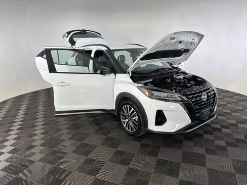 Used 2024 Nissan Kicks SR w/ SR Premium Package FWD image 12