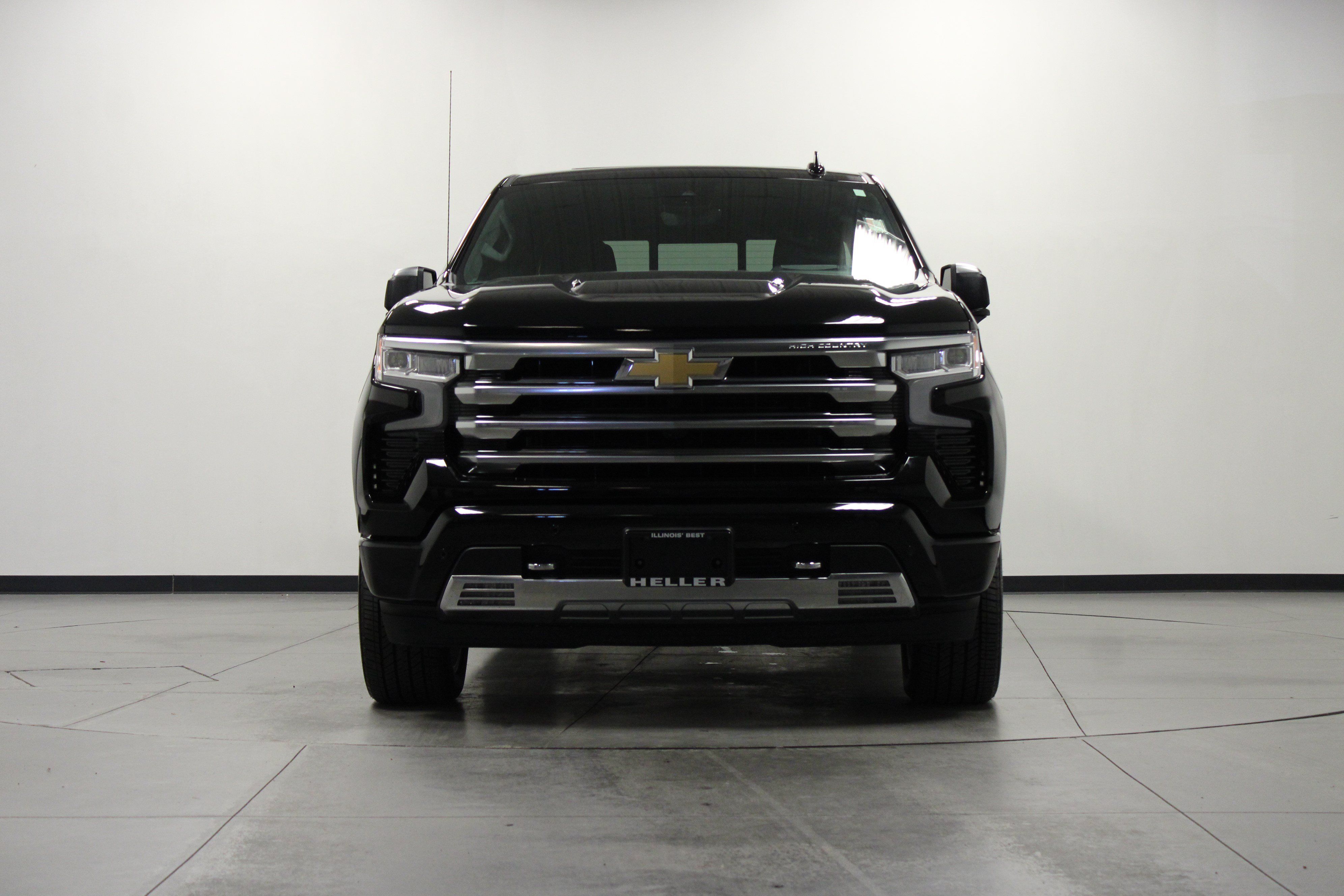 Used 2026 Chevrolet Silverado 1500 High Country AWD/4WD image 9