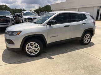 Used 2024 Jeep Compass Sport image 1