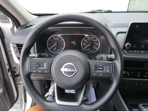 Used 2024 Nissan Rogue S image 19