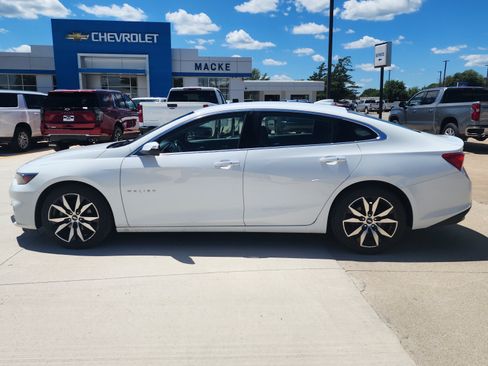 Used 2016 Chevrolet Malibu LT w/ Leather Package FWD image 8