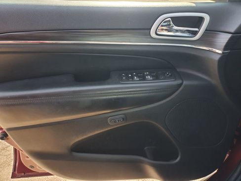 Used 2019 Jeep Grand Cherokee Limited image 13