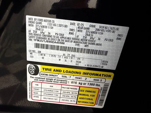 Used 2025 Ford Expedition Active AWD/4WD image 29