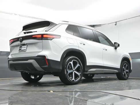 Certified 2025 Volkswagen Tiguan SE image 38