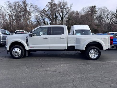 Used 2025 Ford F450 Lariat image 3