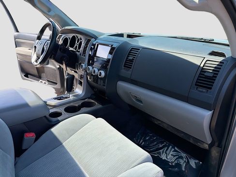 Used 2016 Toyota Sequoia SR5 AWD/4WD image 31