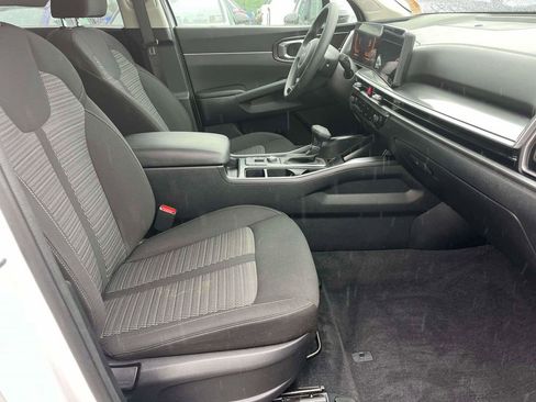 Used 2025 Kia Sorento LX FWD image 12