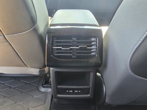 Used 2024 Volkswagen ID.4 2WD image 28