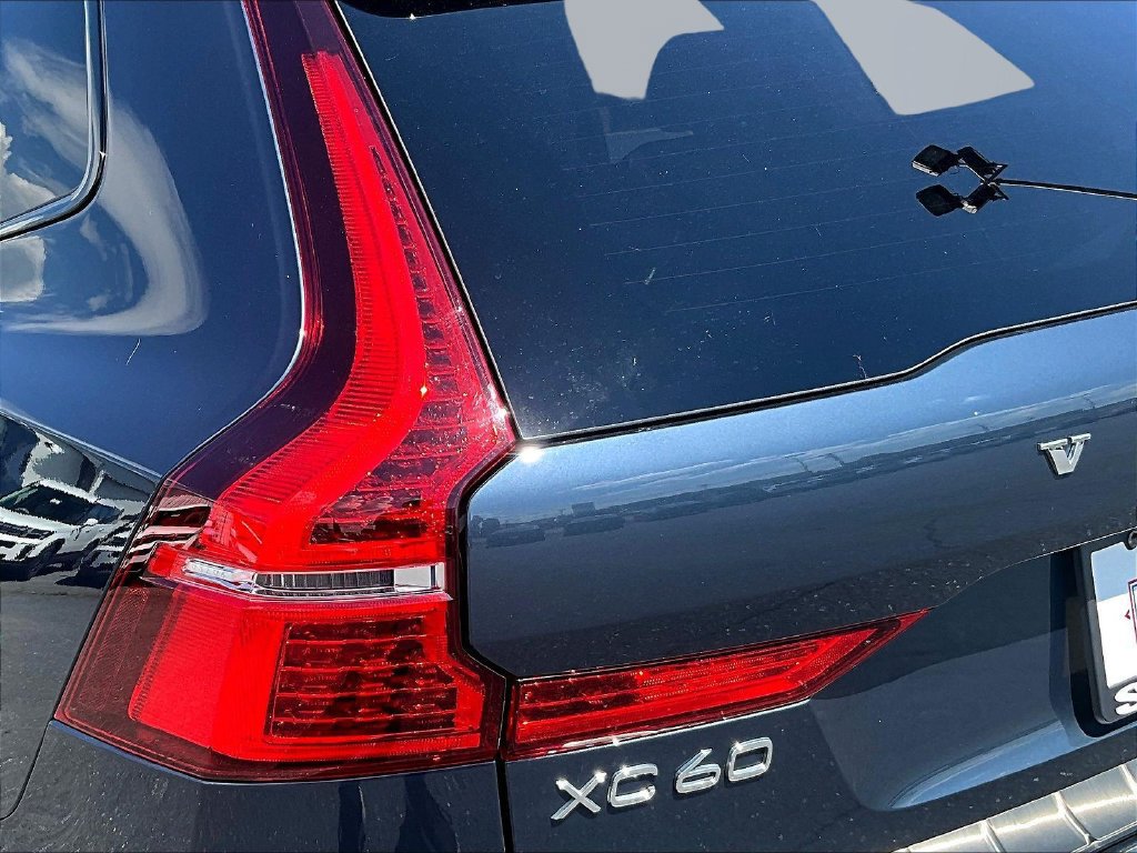 Used 2025 Volvo XC60 B5 Plus w/ Protection Package Premier AWD/4WD image 27