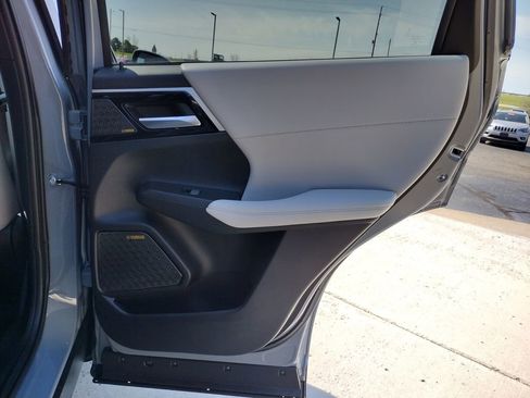 New 2026 Mitsubishi Outlander SE image 33