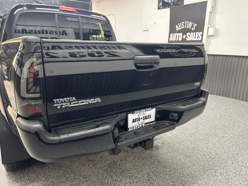 Used 2011 Toyota Tacoma 4x4 Double Cab w/ TRD Off-Road Pkg w/JBL Audio image 5