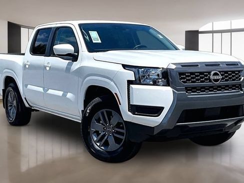 Used 2025 Nissan Frontier SV RWD image 3