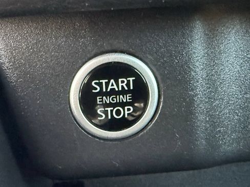 Used 2021 Nissan Rogue SV FWD image 23