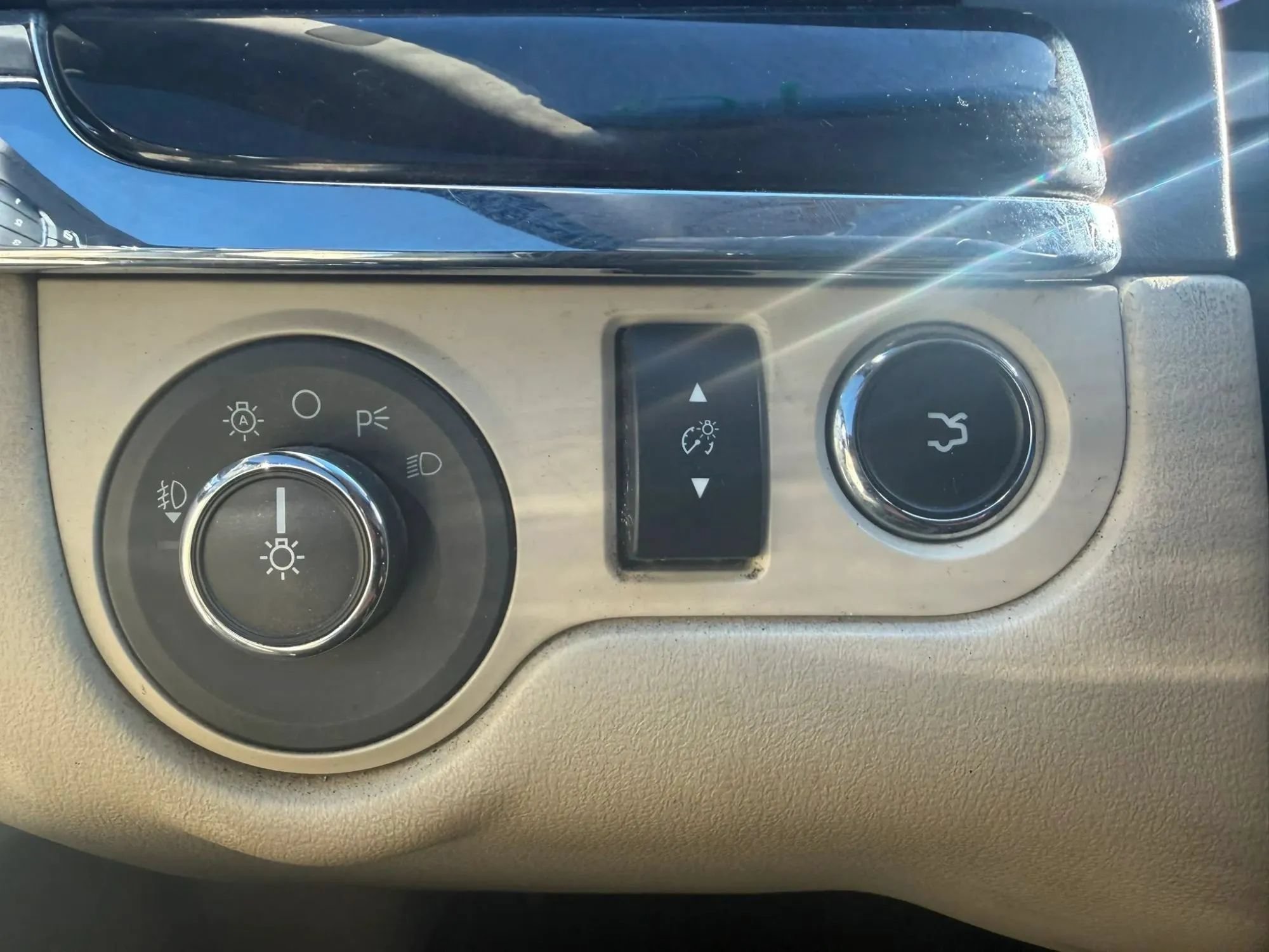 Used 2014 Lincoln MKS AWD image 16