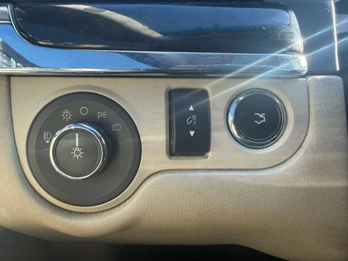 Used 2014 Lincoln MKS AWD image 16