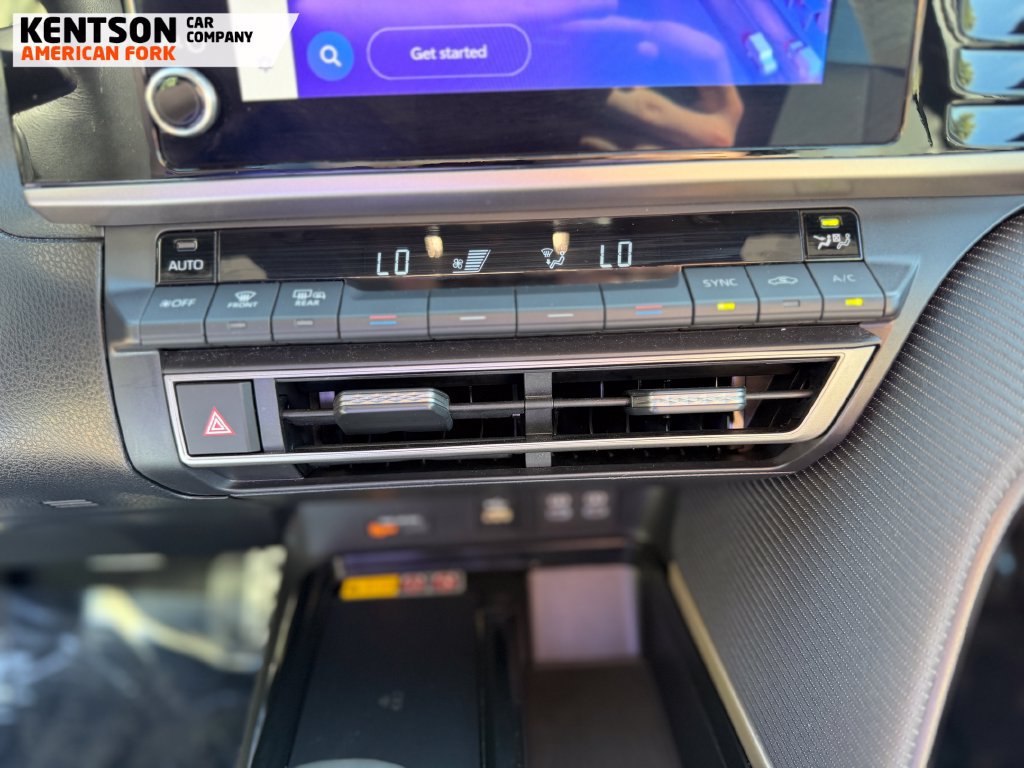 Used 2025 Toyota Camry SE FWD image 25
