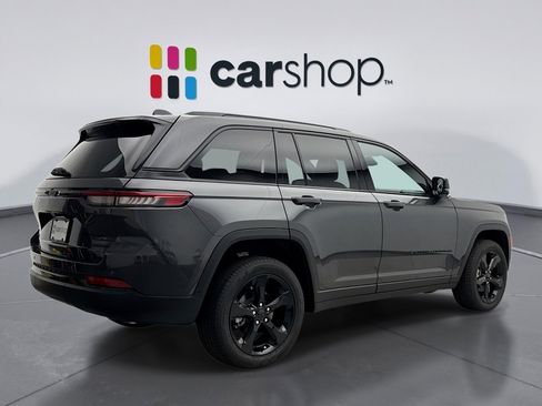 Used 2025 Jeep Grand Cherokee Limited w/ Black Appearance Package image 5