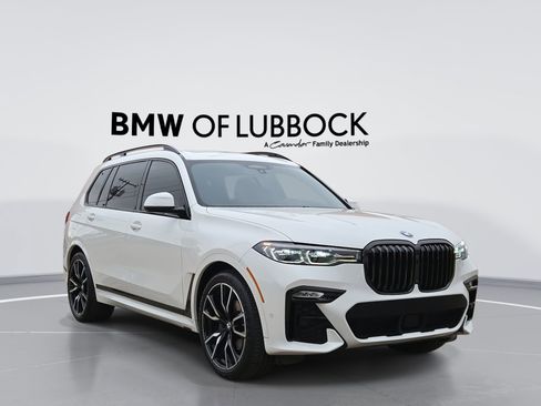 Used 2022 BMW X7 xDrive40i w/ M Sport Package AWD/4WD image 1