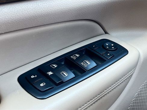 Used 2016 Jeep Grand Cherokee Laredo AWD/4WD image 16