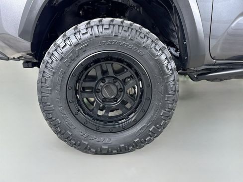 Certified 2023 Toyota Tacoma TRD Off-Road image 31