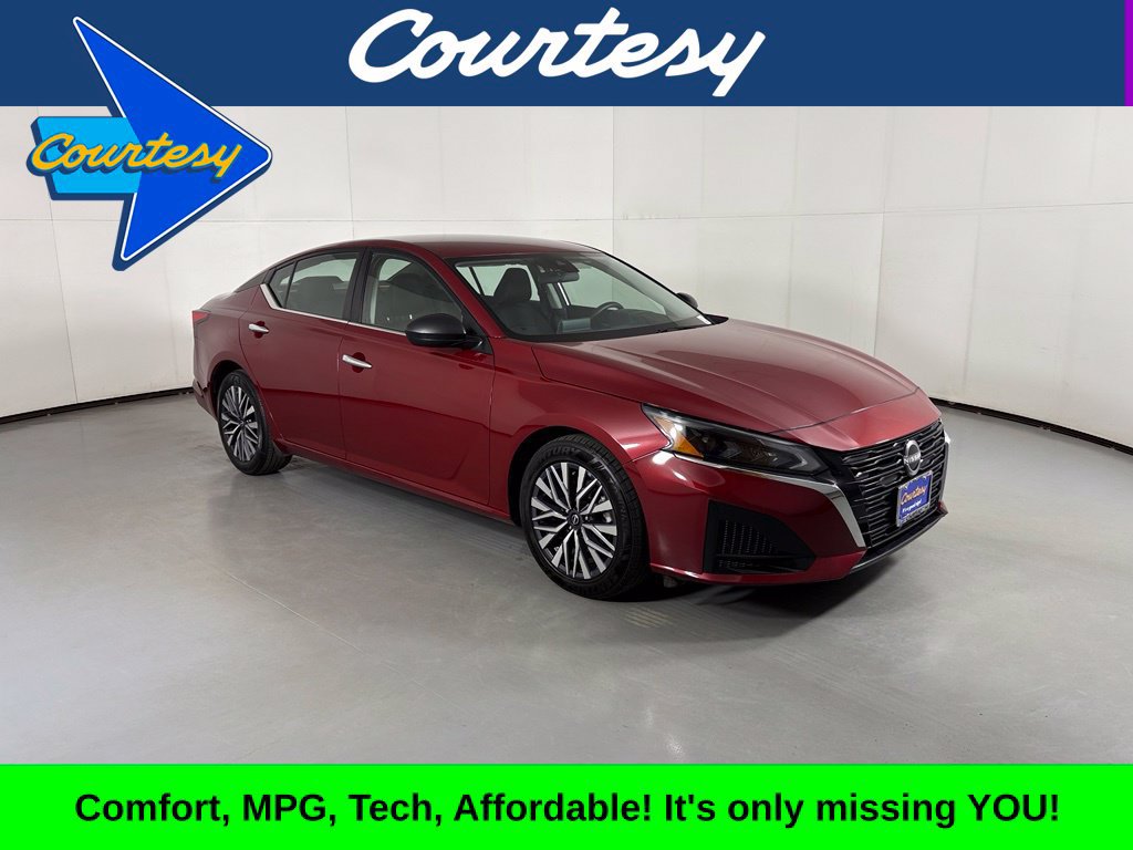 Used 2024 Nissan Altima 2.5 SV FWD image 1