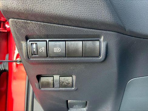 Used 2025 Toyota Corolla Cross LE AWD/4WD image 33