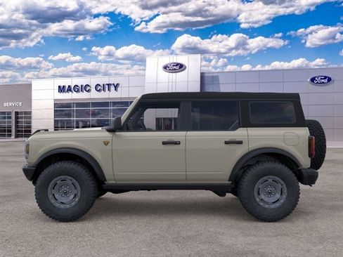 New 2025 Ford Bronco Badlands w/ Sasquatch Package AWD/4WD image 3