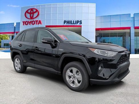Used 2021 Toyota RAV4 XLE image 1
