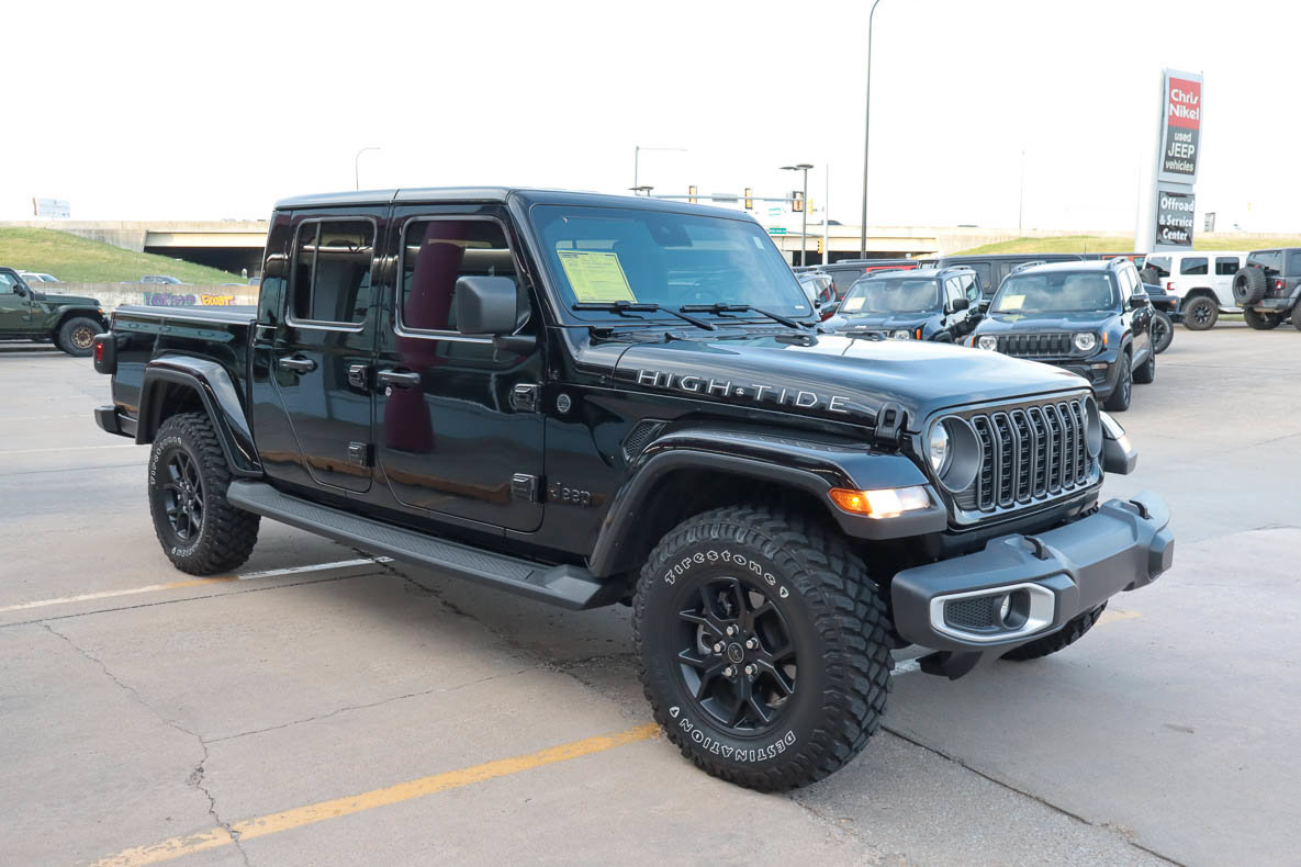 Used 2025 Jeep Gladiator Sport AWD/4WD image 4
