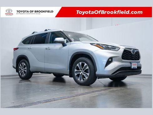 Used 2023 Toyota Highlander XLE AWD/4WD image 1