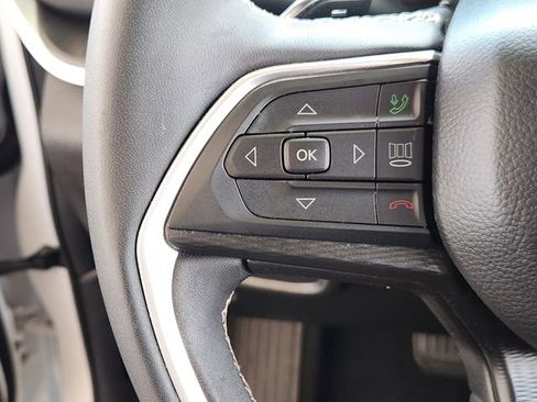 Used 2023 Jeep Grand Cherokee Altitude RWD image 28