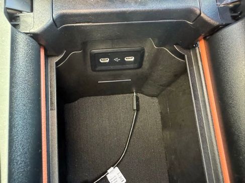 Used 2024 Mercedes-Benz GLC 300 4MATIC image 33