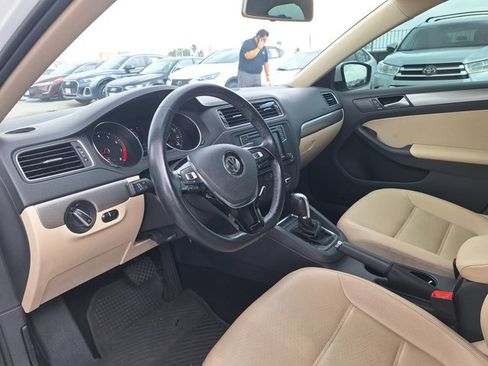 Used 2017 Volkswagen Jetta SE FWD image 9